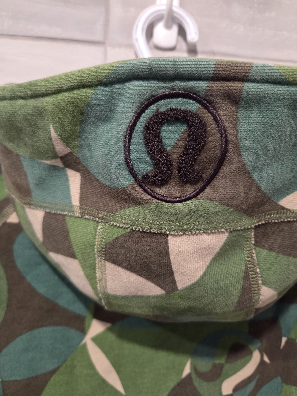 Rare lululemon Scuba Hoodie Green Camo Size 8 - Picture 4 of 9